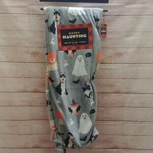 NWT HAPPY HAUNTING Dog's In Costumes velvet plush Throw 50X60inch